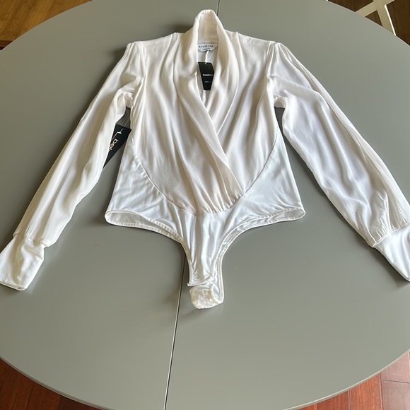 NWT Bebe Silk Wrap Bodysuit, cut-out long sleeves in white, size Small - Picture 3 of 16